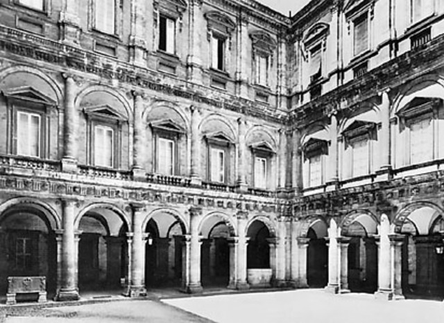 Palazzo Farnese (courtyard)