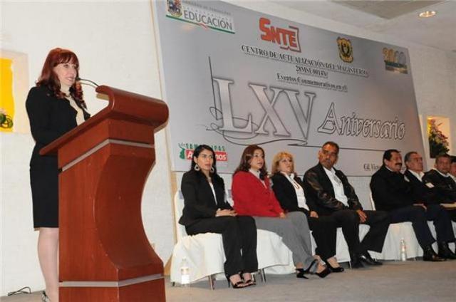 En México inicia el Instituto Federal de Capacitación de Magisterio un programa para el perfeccionamiento del profesorado.