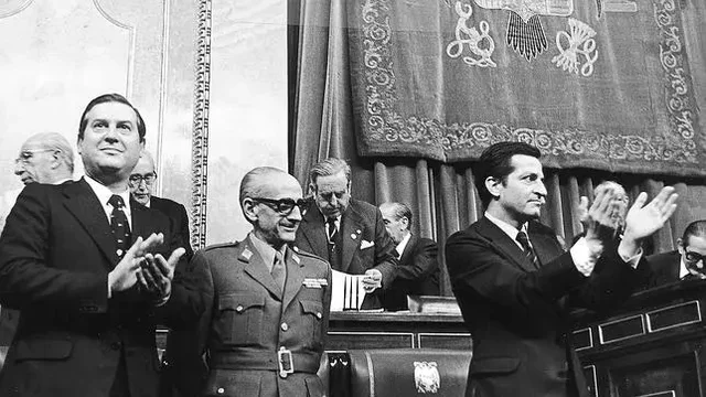 Santiago Carrillo, regresa a España