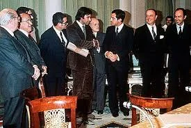 Los Pactos de la Moncloa son firmados