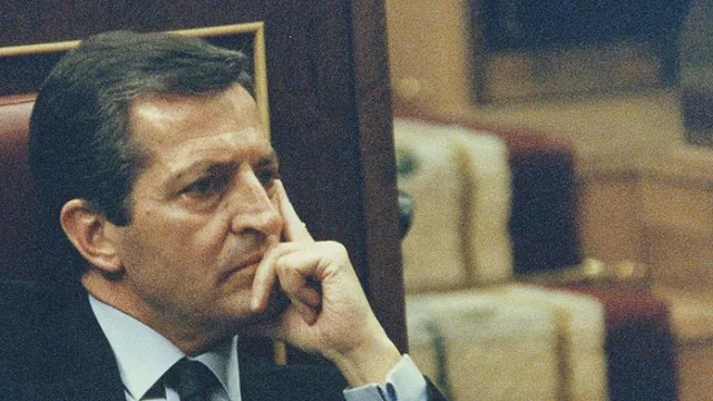 Dimisión de Adolfo Suárez (1981)