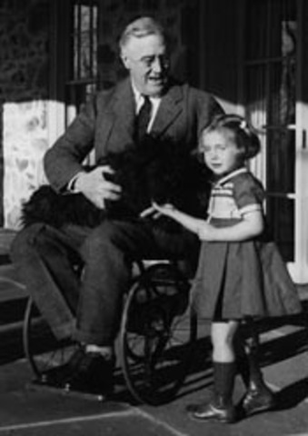 FDR develops polio
