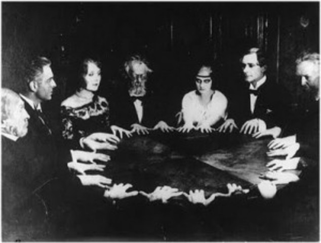 Mary Todd Lincoln holds seances in White House