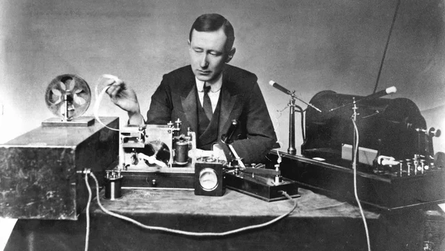 Nasce la radio