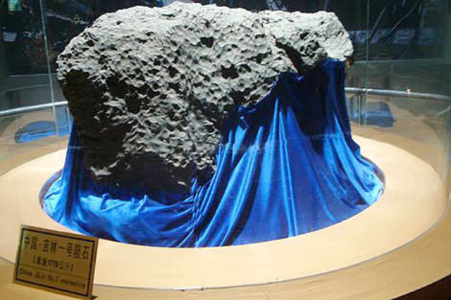 1,774 Kg. Meteorite falls in Jillin China