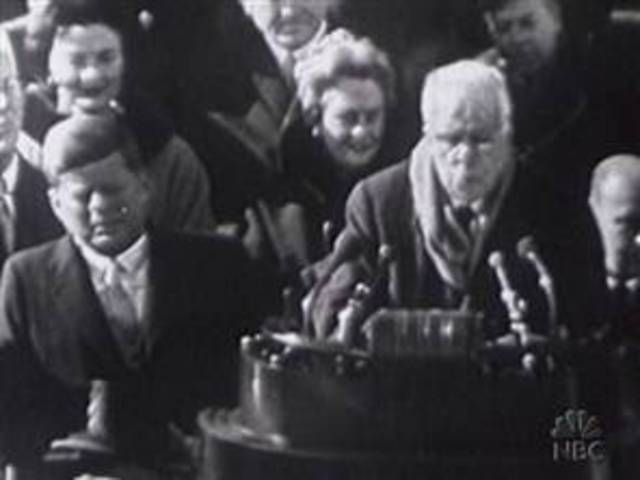 Robert Frost recites "Gift Outright" at JFK's inauguration
