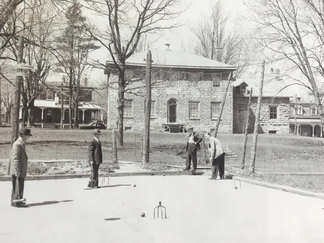 Scots start building towns in Ontario