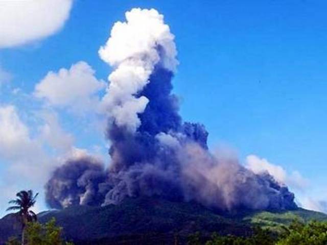 Mt. Bulusan erupts
