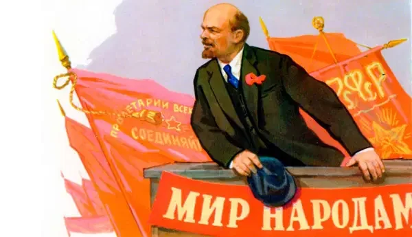 Lenin announces the government's overthrow