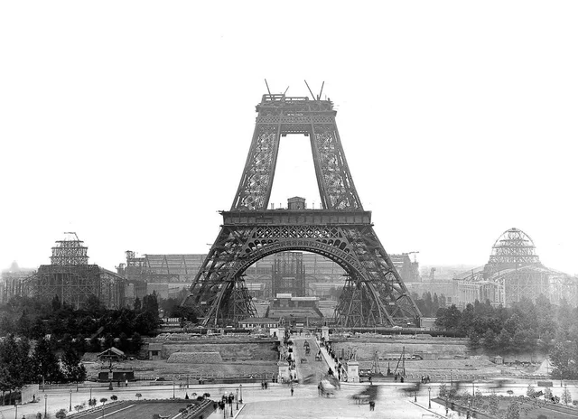 Costruita Torre Eiffel
