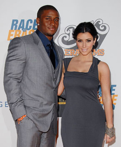 Begins dating NFL star Reggie Bush