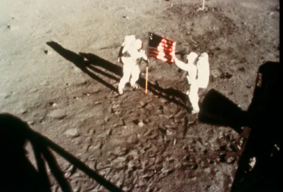 Buzz Aldrin and Neil Armstrong stranded on the moon