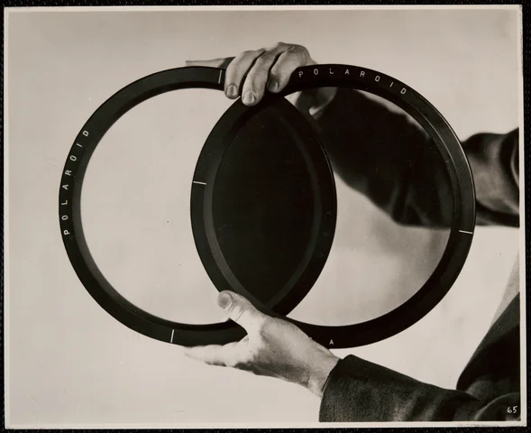 Invención de Lentes Polarizadas