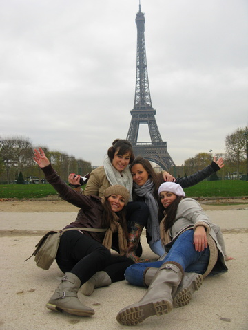 Celebro mi cumpleaños en París con unas amigas y mi hermana