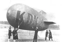 KDKA goes on the air from Pittsburgh