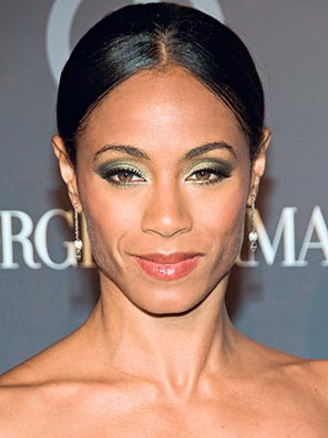 Marries actress Jada Pinkett.