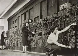 Se desarrolla el ENIAC, considerado el primer ordenador completamente electrónico