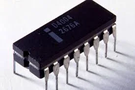 Intel lanza el primer microprocesador, el Intel 4004.