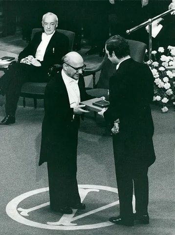 Friedman recibe el Premio Nobel de Economía