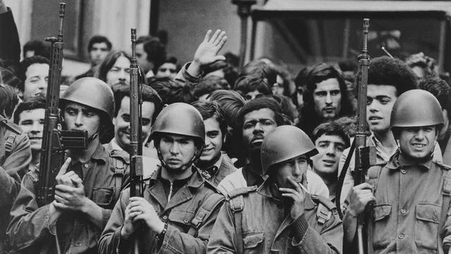 Revolución de los Claveles en Portugal