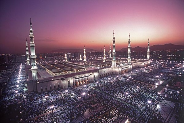 Muhammad and 200 followers emigrated to Medina