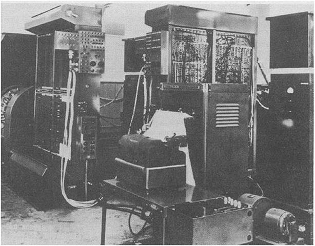 William Hewlett y David Packard formaron HP en una marquesina en Palo Alto California. Konrad Zuse produce la primera computadora que utiliza código binario.Georges Stibitz y Samuel Williams construyen la Complex Number Computer, la cual se convierte en l