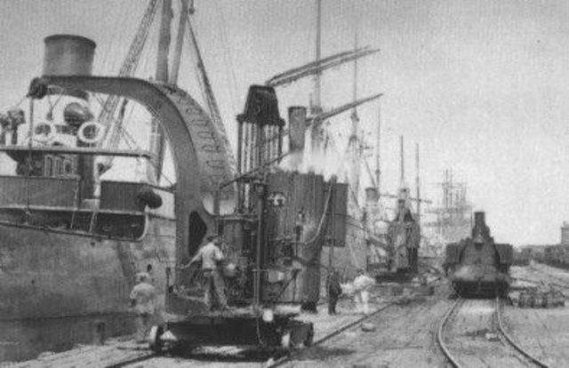 stonden er 3 nieuwe ijzeren kranen in de haven