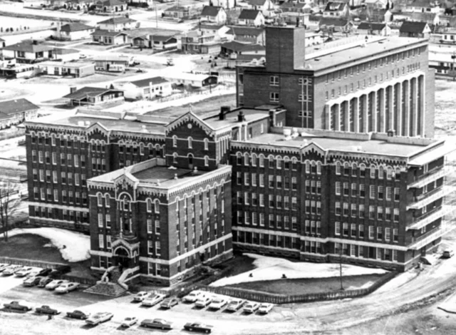 Establishment of CEGEPs and Université du Québec Network