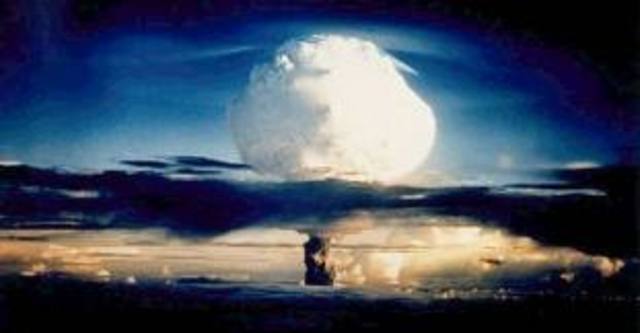 Britain announces its ability to make hydrogen bombs.