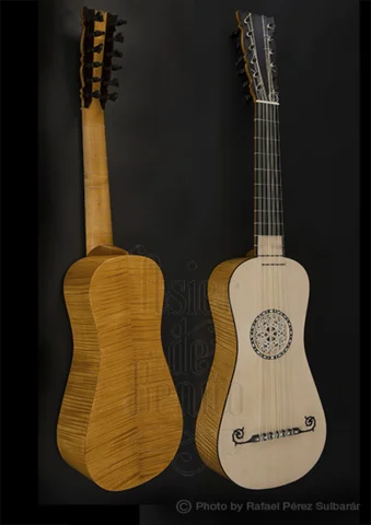 Finales del siglo XVI - Guitarra de cinco órdenes