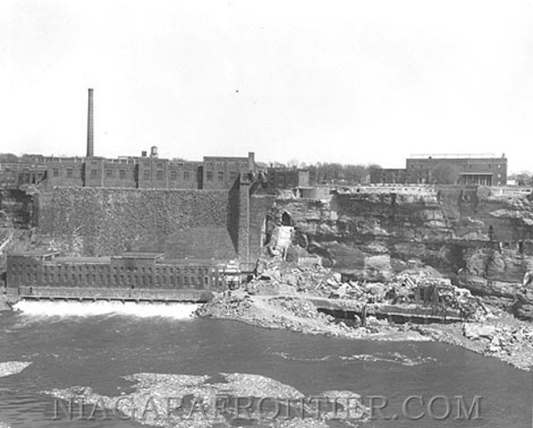 Creation of the first hydroelectricity plant