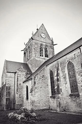 Mère Eglise liberated (4:00 AM)