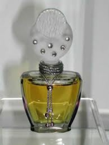 Wins the best Actress Award for "moonstruck"  she then invented a purfume called "Uninhibited"