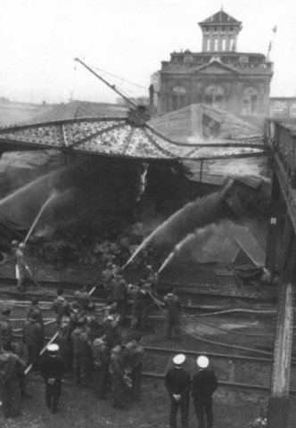 Bij een grote jutebrand, op 10 september 1970,komt een grote hitte vrij dat sommigen Scheldehangars aan het Zuiderterras gewoon smeltenen in elkaar zakken