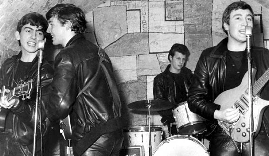 The Beatles realizan su primera gira por EE.UU., desatando la "Beatlemanía".