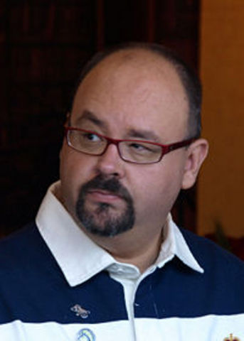 Nace en Barcelona el escritor espanol Carlos Ruiz zafon