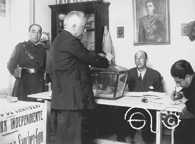 ELECCIONES MUNICIPALES Y LA RENUNCIA AL TRONO DE ALFONSO XIII