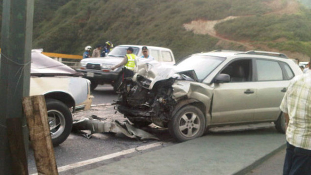 Cuatro heridos en tres accidentes viales en Vargas