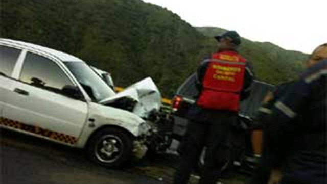 Cola en la Caracas-La Guaira por choque múltiple