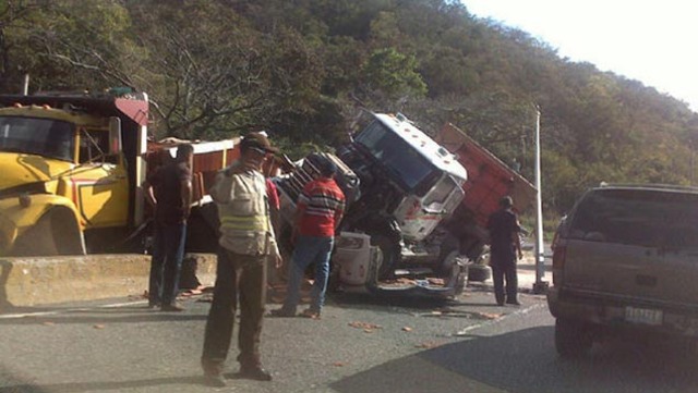 Gandola chocó con camión en la Regional del Centro