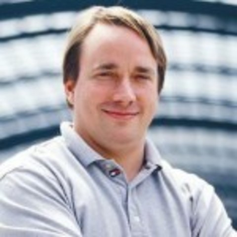 creó la Fundación del Software Libre (FSF)