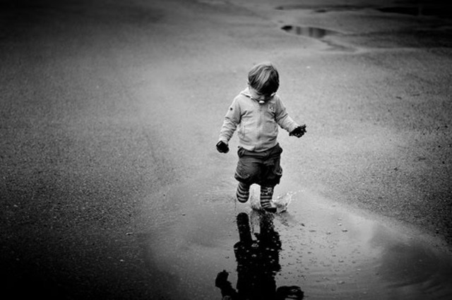 MI PRIMER BAÑO EN UN CHARCO