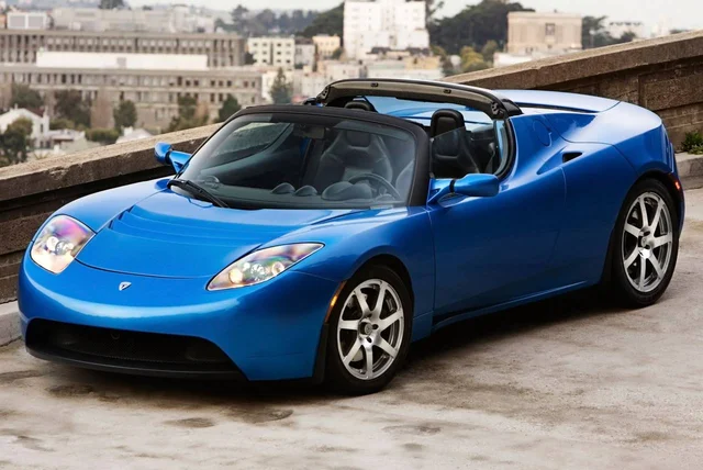 A Roadster kereskedelmi forgalomba kerül