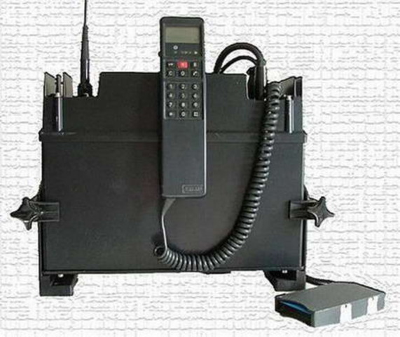 Образцы компактных мобильных телефонов