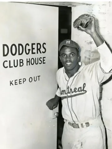 Jackie Robinson Breaks the Color Barrier