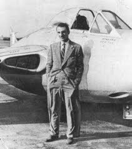 Tata Airlines,a division of Tata Sons,is established, openingup the aviationsector in India.