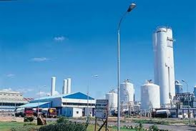 Tata Engineering and LocomotiveCompany (renamed TataMotors in 2003) is establishedto manufacture locomotiveand engineering products. Thecompany began manufacturingcommercial vehicles in 1954 in aJV with Daimler Benz.