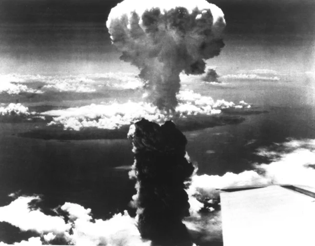 Atomic Bombs are Dropped on Hiroshima and Nagasaki