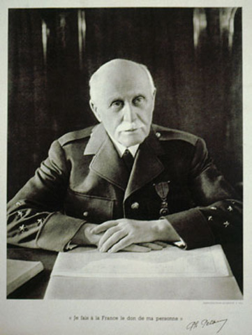 Pétain solicita el armisticio.