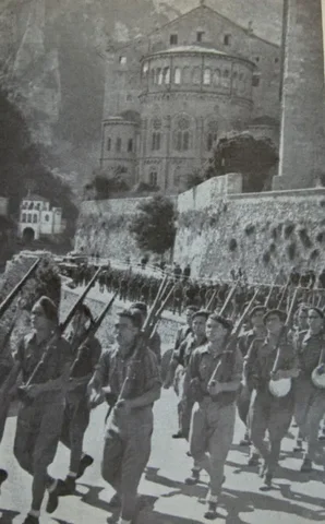 Tropes de Franco ocupen Montserrat